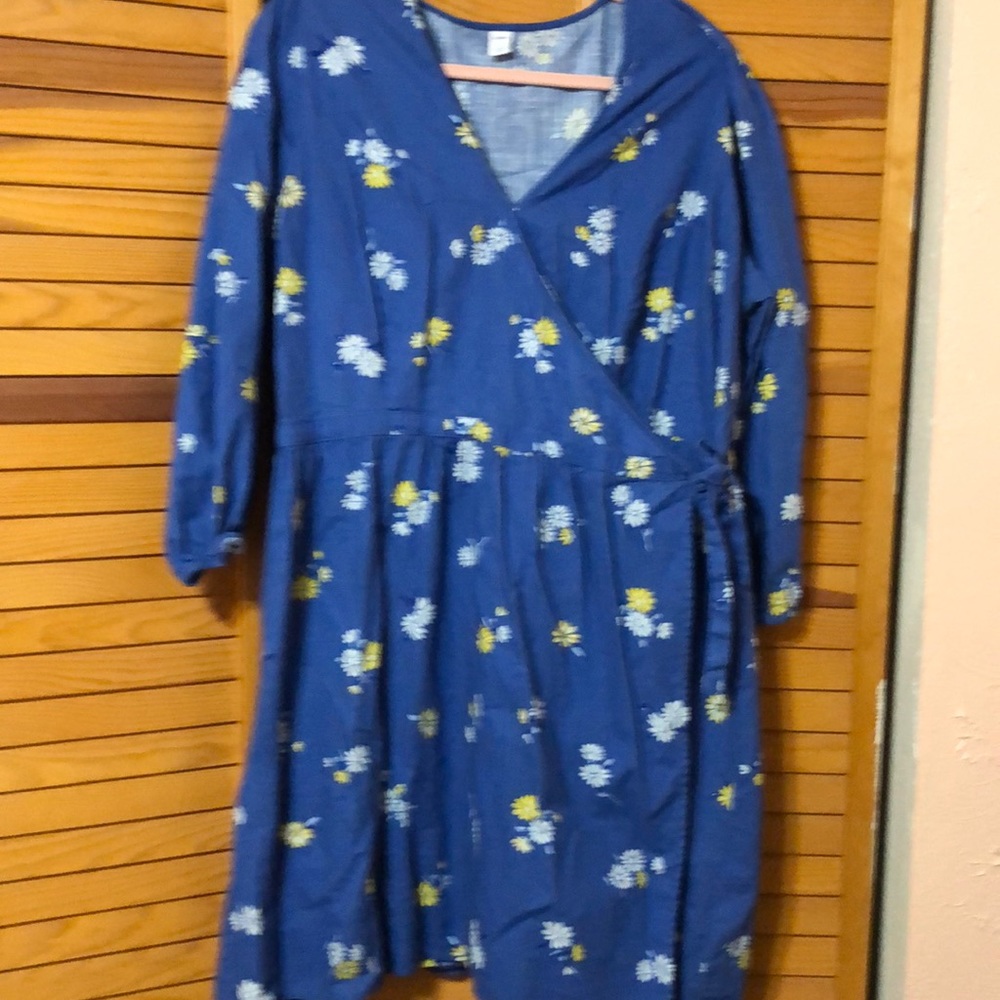 Old Navy True Wrap dress size XXL. Beautiful and like new!